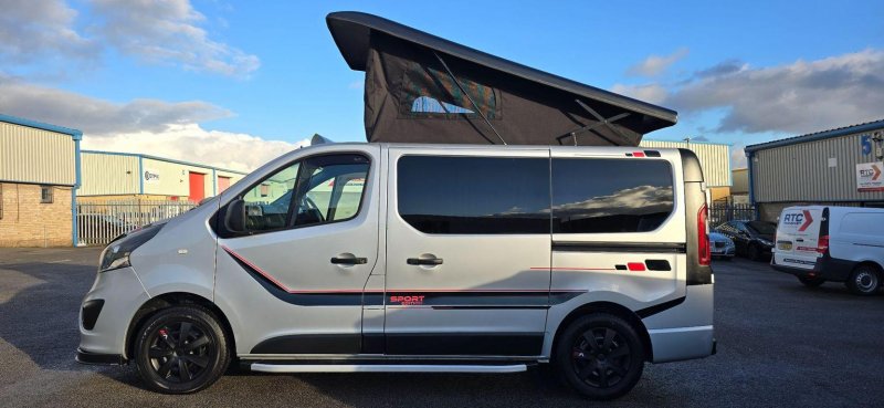 VAUXHALL VIVARO