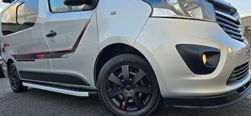 VAUXHALL VIVARO