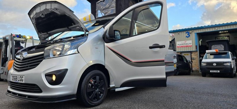 VAUXHALL VIVARO