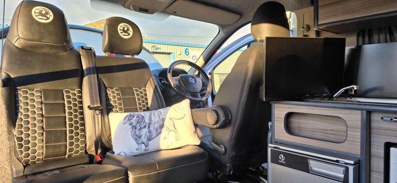 VAUXHALL VIVARO