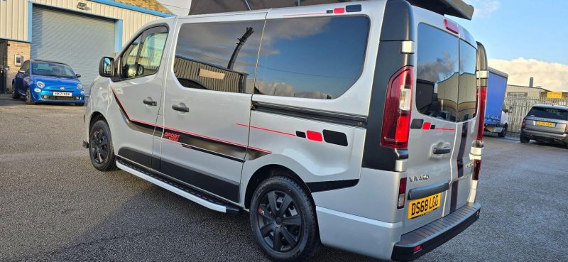 VAUXHALL VIVARO