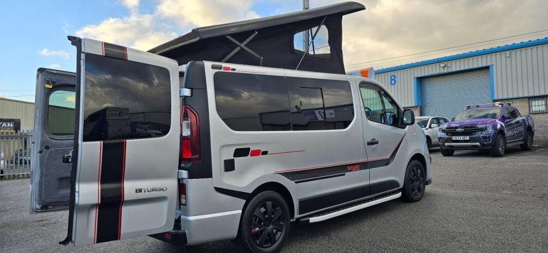 VAUXHALL VIVARO