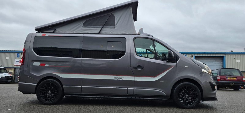 VAUXHALL VIVARO