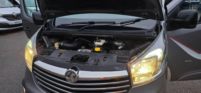 VAUXHALL VIVARO