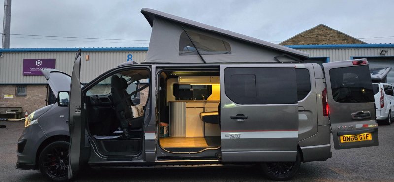 VAUXHALL VIVARO