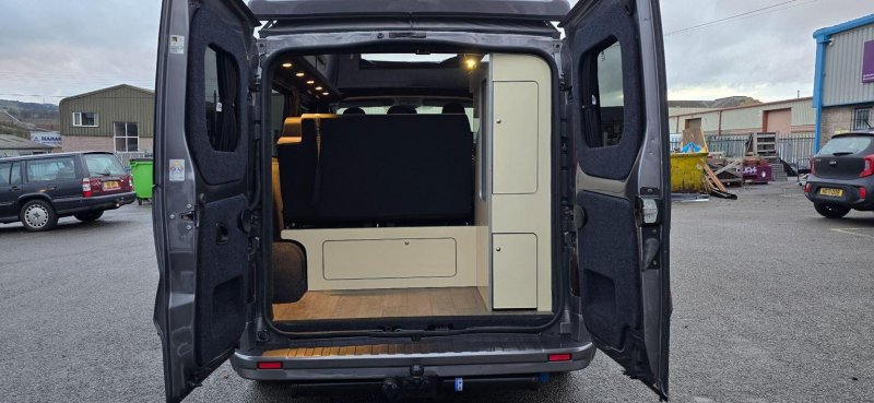 VAUXHALL VIVARO