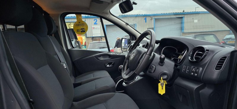 VAUXHALL VIVARO