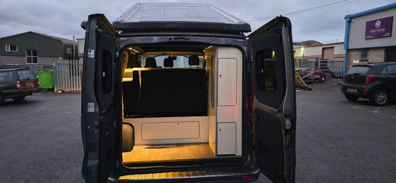 VAUXHALL VIVARO