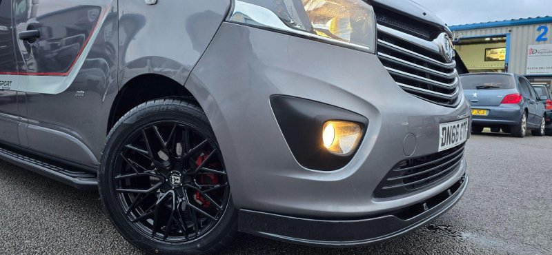 VAUXHALL VIVARO