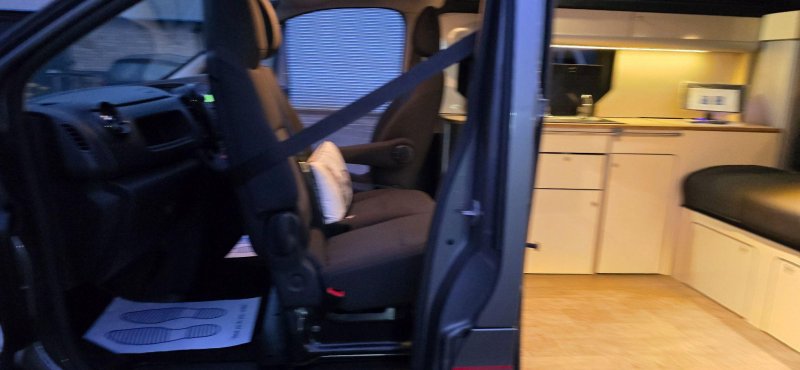 VAUXHALL VIVARO