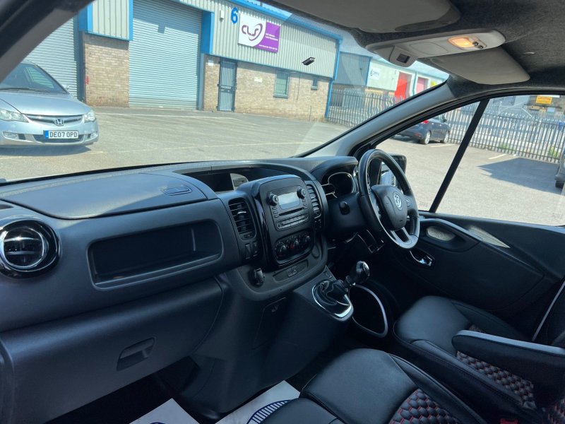 VAUXHALL VIVARO