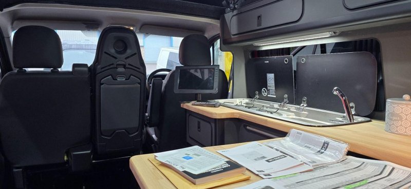 VAUXHALL VIVARO