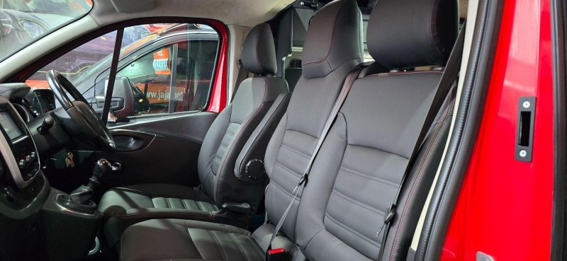VAUXHALL VIVARO