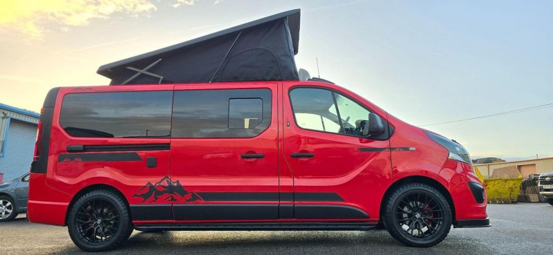 VAUXHALL VIVARO