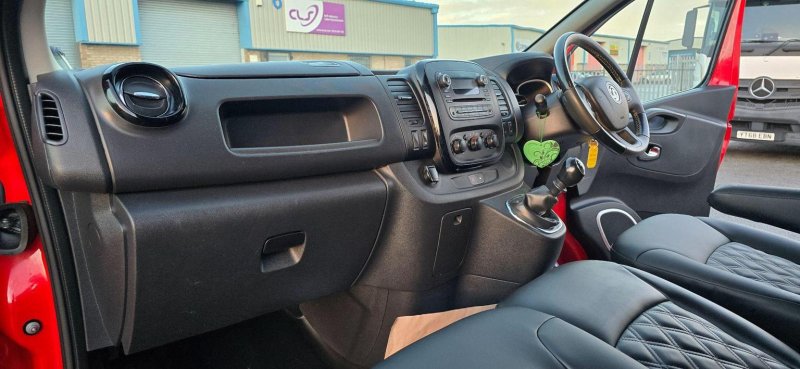 VAUXHALL VIVARO