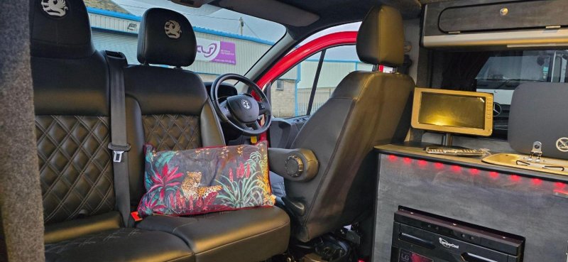 VAUXHALL VIVARO