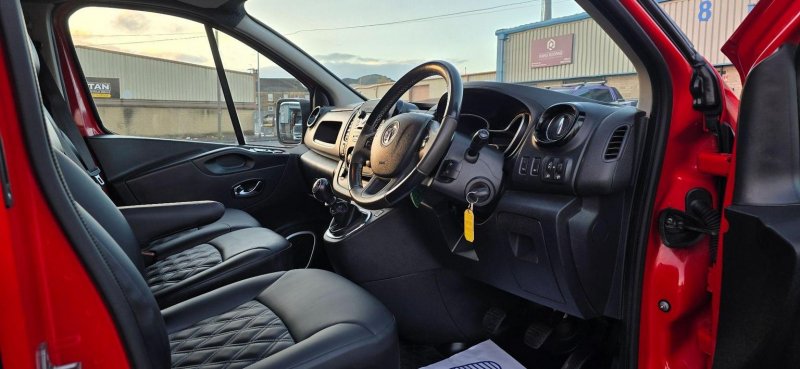 VAUXHALL VIVARO