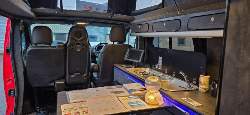 VAUXHALL VIVARO
