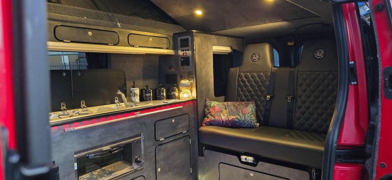 VAUXHALL VIVARO