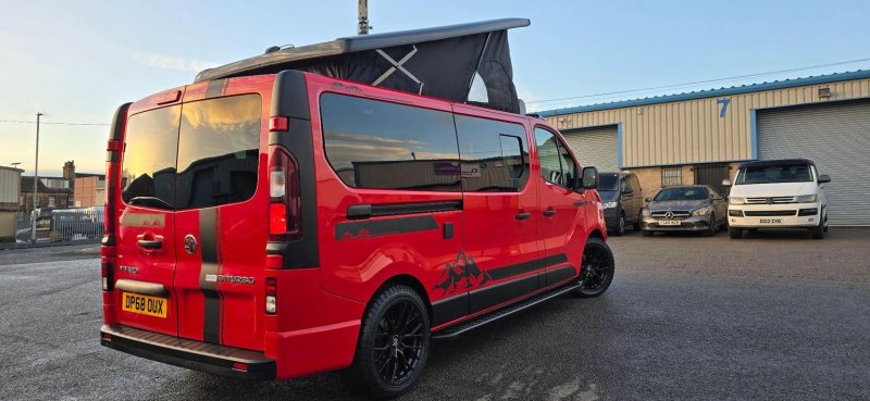 VAUXHALL VIVARO