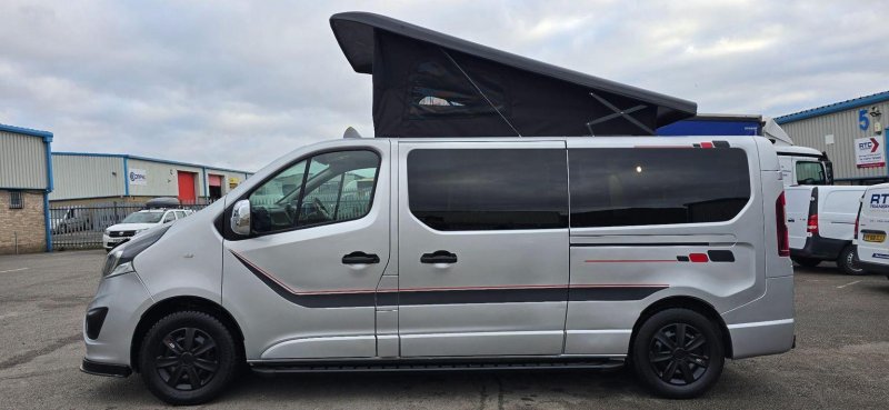 VAUXHALL VIVARO