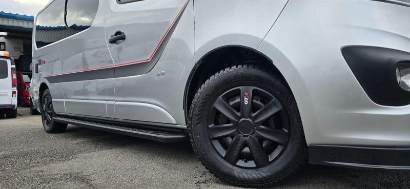 VAUXHALL VIVARO