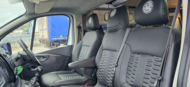 VAUXHALL VIVARO