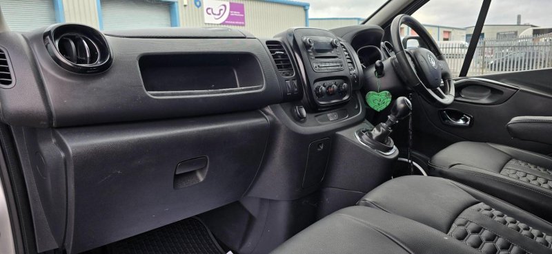 VAUXHALL VIVARO