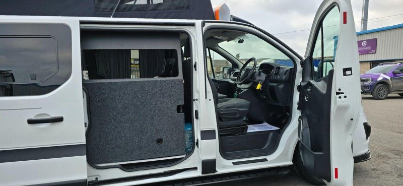 VAUXHALL VIVARO