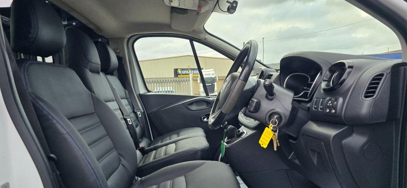 VAUXHALL VIVARO