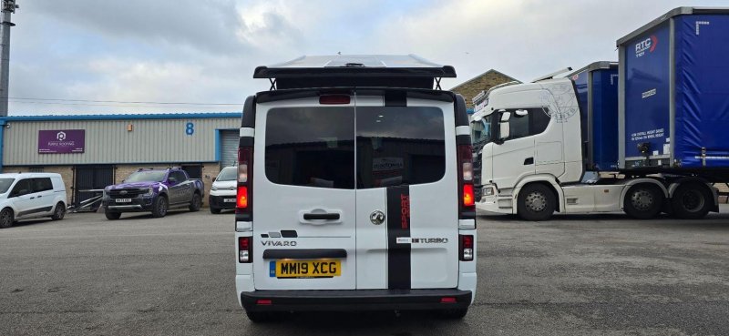 VAUXHALL VIVARO