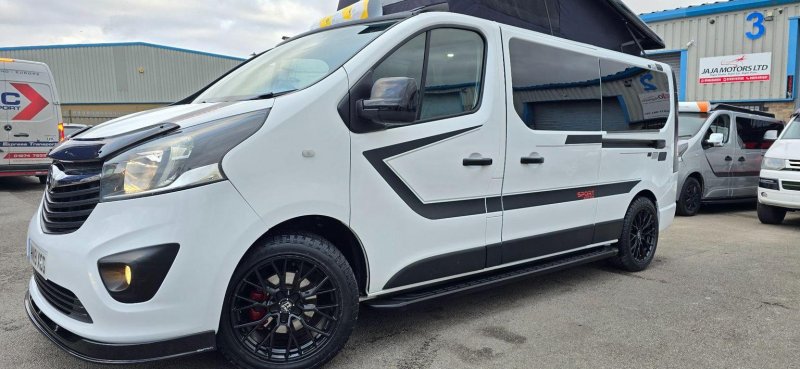 VAUXHALL VIVARO