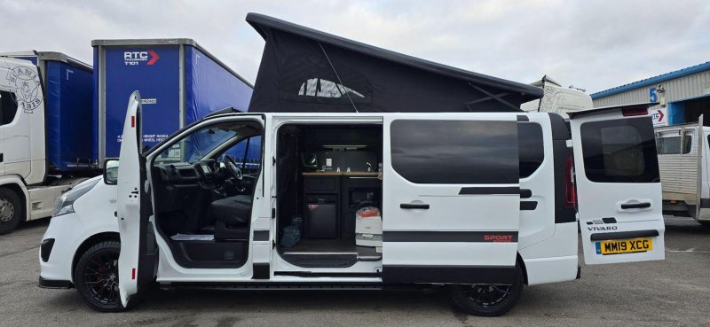 VAUXHALL VIVARO