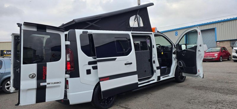 VAUXHALL VIVARO