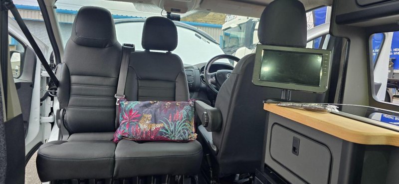 VAUXHALL VIVARO