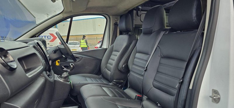 VAUXHALL VIVARO