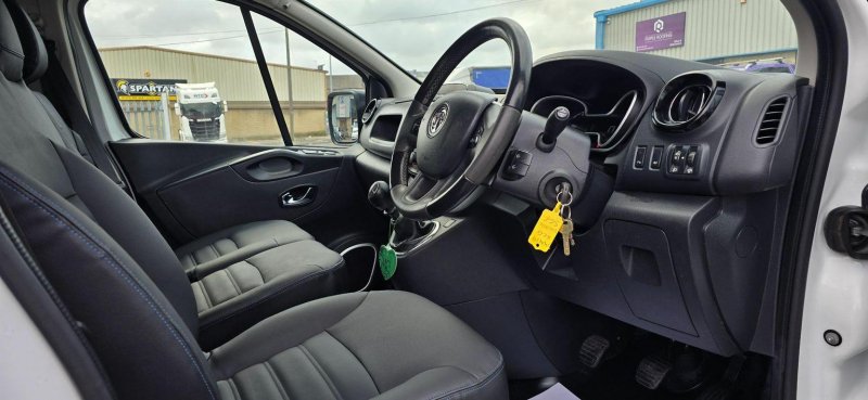 VAUXHALL VIVARO