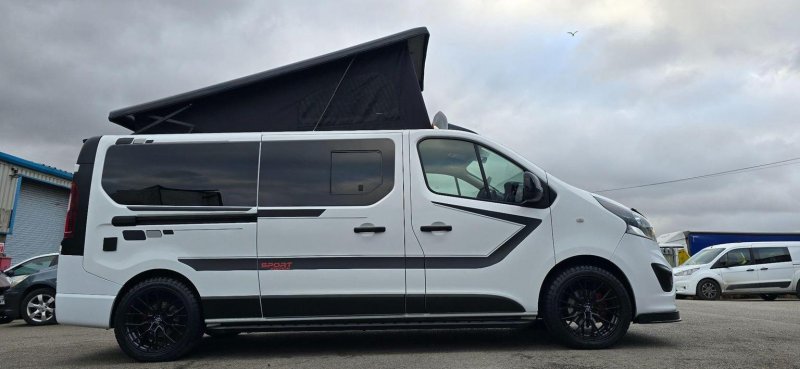 VAUXHALL VIVARO