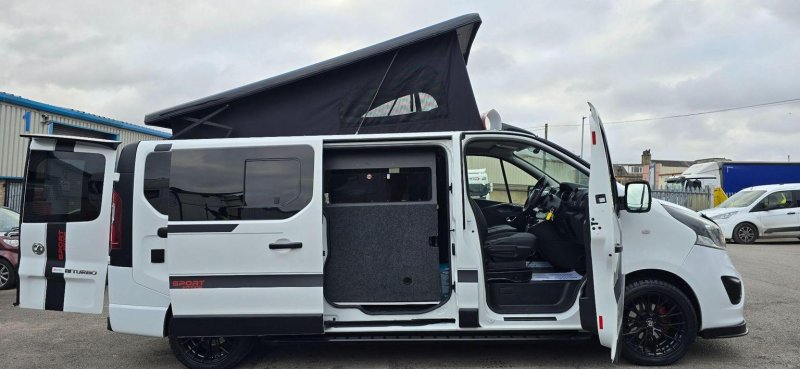 VAUXHALL VIVARO