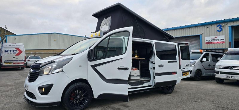 VAUXHALL VIVARO