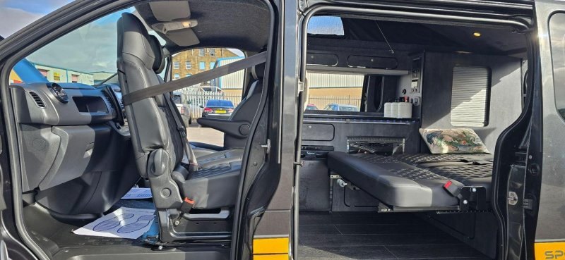VAUXHALL VIVARO
