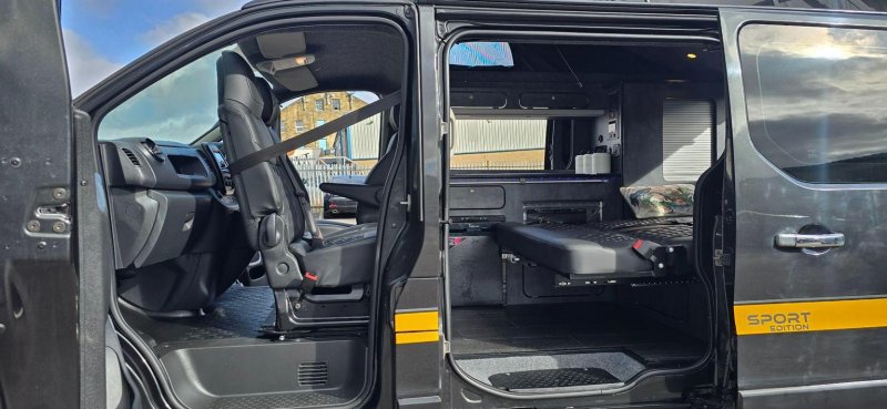 VAUXHALL VIVARO