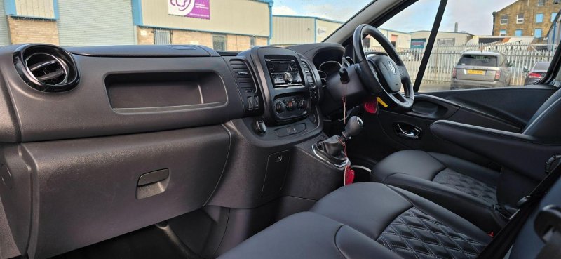 VAUXHALL VIVARO