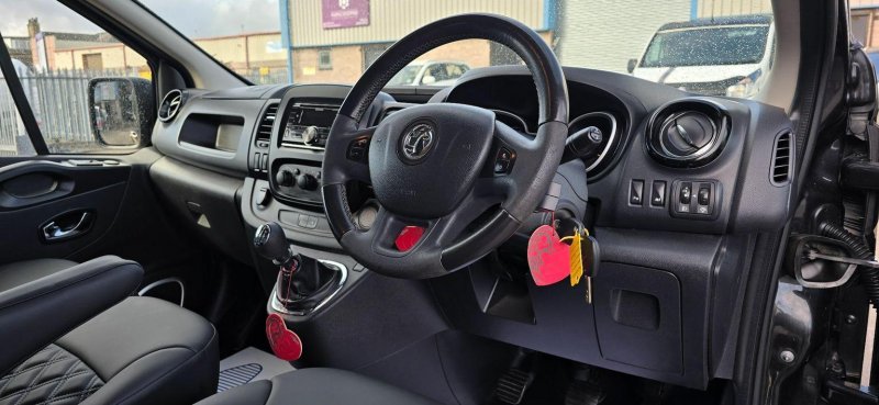 VAUXHALL VIVARO