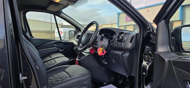 VAUXHALL VIVARO