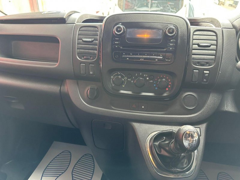 VAUXHALL VIVARO