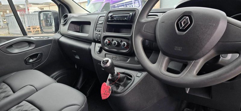 RENAULT TRAFIC