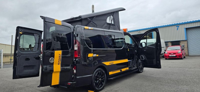 VAUXHALL VIVARO