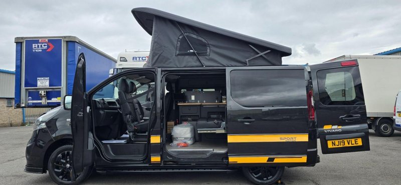 VAUXHALL VIVARO