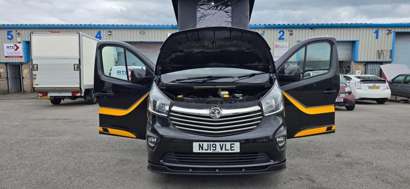VAUXHALL VIVARO
